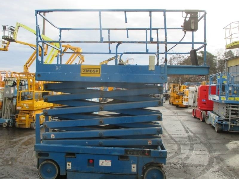 Haulotte Compact 14 - رافعة هيدروليكية مقصية: صورة 5 Haulotte Compact 14 - رافعة هيدروليكية مقصية: صورة 5