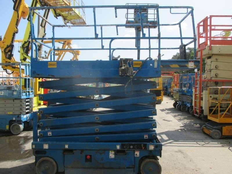 Haulotte Compact 14 - رافعة هيدروليكية مقصية: صورة 2 Haulotte Compact 14 - رافعة هيدروليكية مقصية: صورة 2