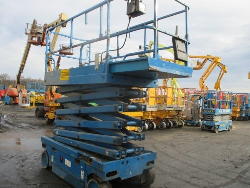 Haulotte Compact 14 - رافعة هيدروليكية مقصية: صورة 4 Haulotte Compact 14 - رافعة هيدروليكية مقصية: صورة 4