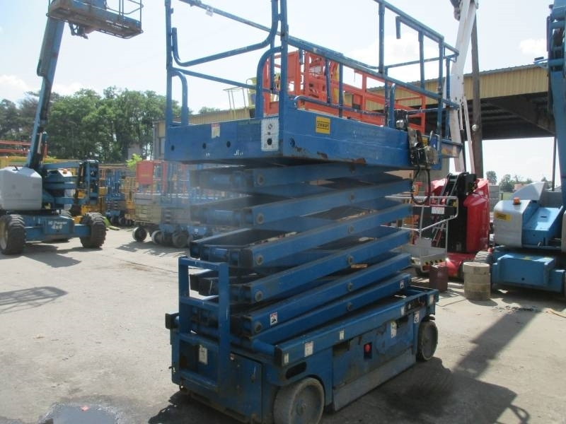 Haulotte Compact 14 - رافعة هيدروليكية مقصية: صورة 5 Haulotte Compact 14 - رافعة هيدروليكية مقصية: صورة 5