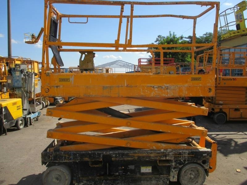 Haulotte Compact 8  - رافعة هيدروليكية مقصية: صورة 5 Haulotte Compact 8  - رافعة هيدروليكية مقصية: صورة 5