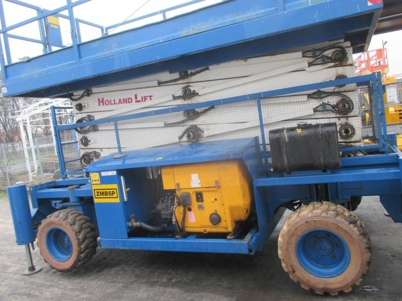 Holland Lift B 195 DL 25 - رافعة هيدروليكية مقصية: صورة 4 Holland Lift B 195 DL 25 - رافعة هيدروليكية مقصية: صورة 4