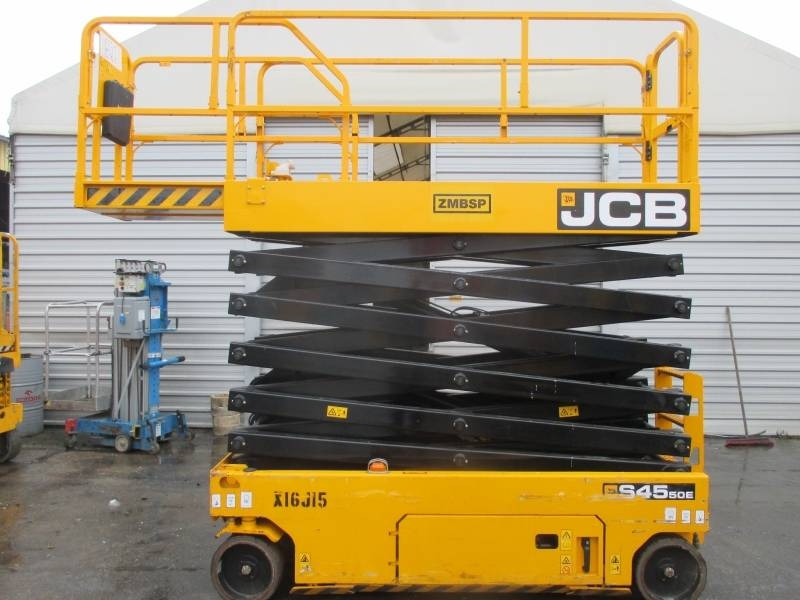 JCB S4550E - رافعة هيدروليكية مقصية: صورة 1 JCB S4550E - رافعة هيدروليكية مقصية: صورة 1