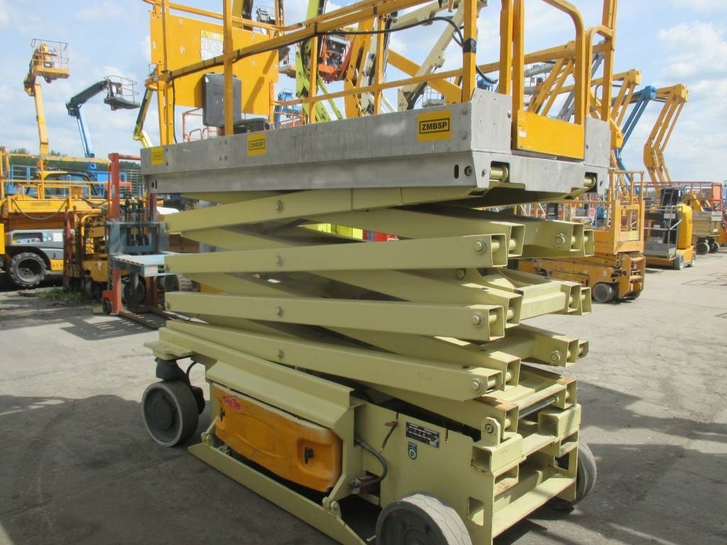JLG 3246 ES - رافعة هيدروليكية مقصية: صورة 4 JLG 3246 ES - رافعة هيدروليكية مقصية: صورة 4