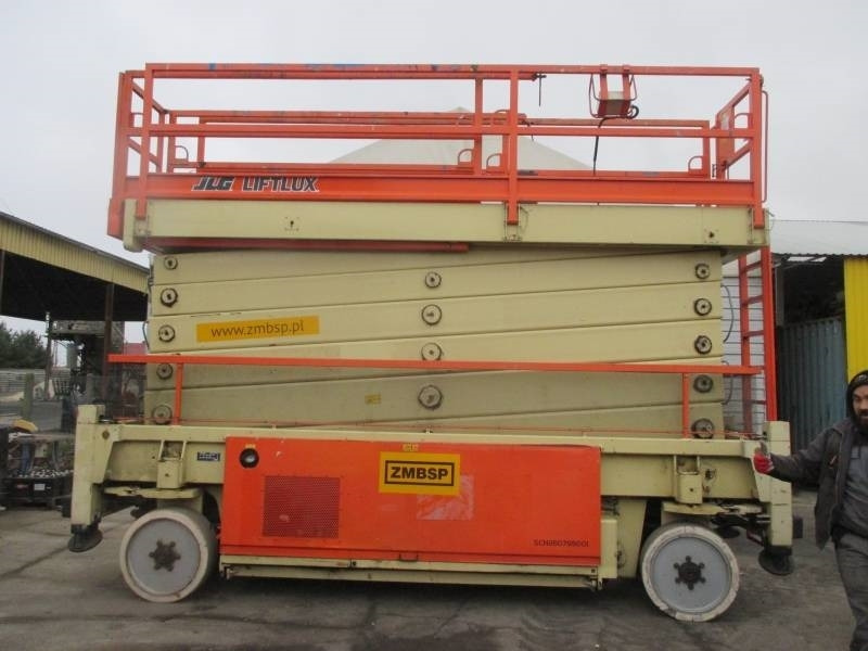 JLG Liftlux 245-12 - رافعة هيدروليكية مقصية: صورة 2 JLG Liftlux 245-12 - رافعة هيدروليكية مقصية: صورة 2