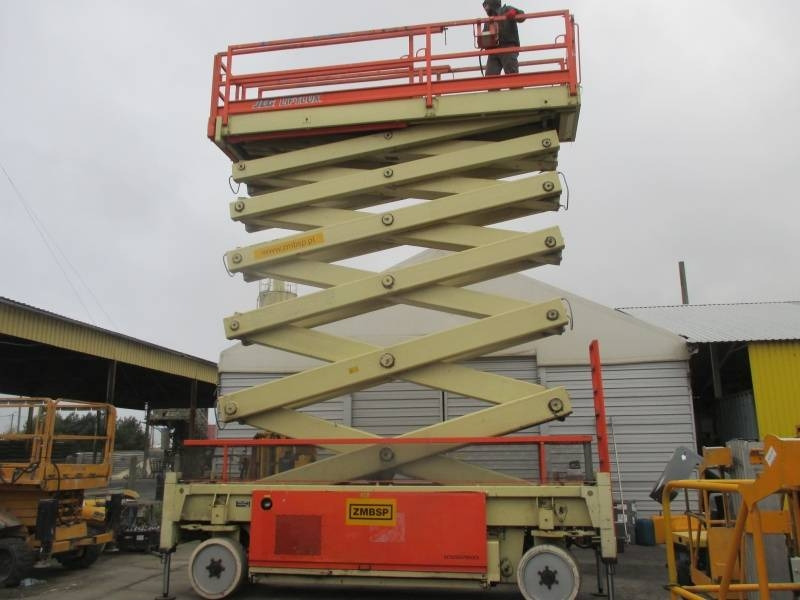 JLG Liftlux 245-12 - رافعة هيدروليكية مقصية: صورة 1 JLG Liftlux 245-12 - رافعة هيدروليكية مقصية: صورة 1
