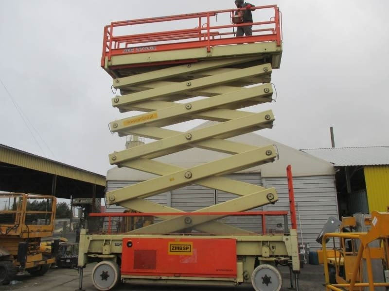 JLG Liftlux 245-12 - رافعة هيدروليكية مقصية: صورة 1 JLG Liftlux 245-12 - رافعة هيدروليكية مقصية: صورة 1