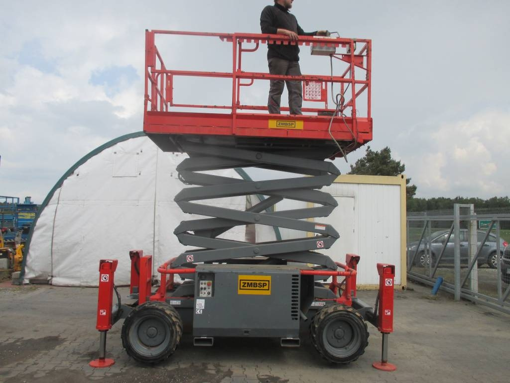 SkyJack SJ 6832 RT - رافعة هيدروليكية مقصية: صورة 1 SkyJack SJ 6832 RT - رافعة هيدروليكية مقصية: صورة 1