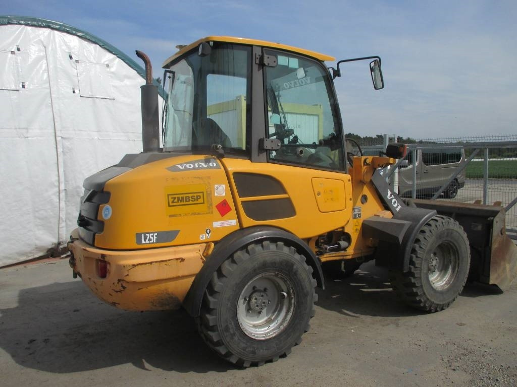 Volvo L 25 F - اللودر بعجل: صورة 2 Volvo L 25 F - اللودر بعجل: صورة 2