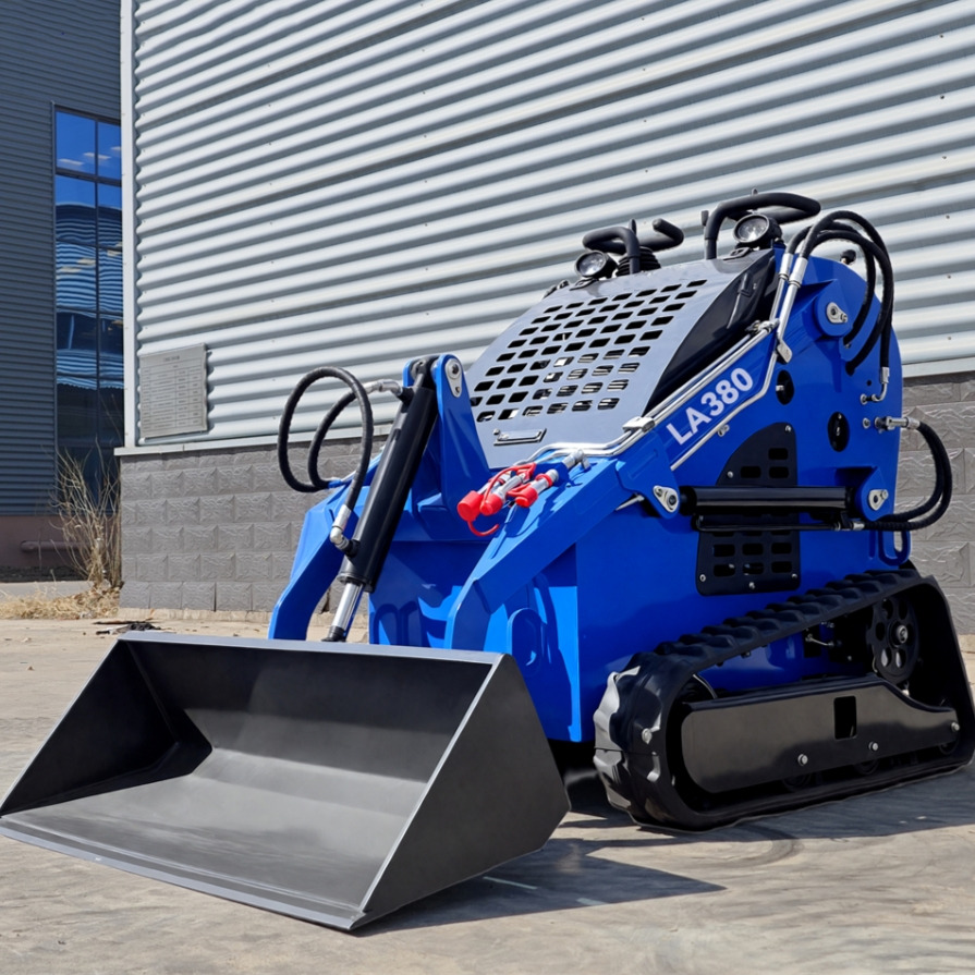 LEZUM LA380 Mini Skid Steer Loader Compact Track Diesel Cheap Mini Skid Steer Loader For Sale With Mini Skid Steer Attachments 4 In 1 Bucket - شيول صغير: صورة 1 LEZUM LA380 Mini Skid Steer Loader Compact Track Diesel Cheap Mini Skid Steer Loader For Sale With Mini Skid Steer Attachments 4 In 1 Bucket - شيول صغير: صورة 1