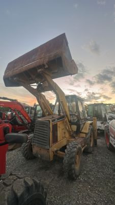 Caterpillar 428 à 13500 € HT - جرافة حفار: صورة 5 Caterpillar 428 à 13500 € HT - جرافة حفار: صورة 5