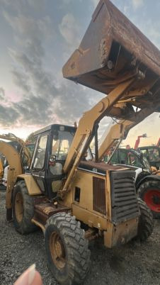Caterpillar 428 à 13500 € HT - جرافة حفار: صورة 1 Caterpillar 428 à 13500 € HT - جرافة حفار: صورة 1