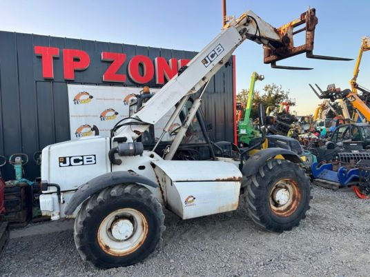 JCB 528-70 à 18 500 € HT - رافعة تلسكوبية: صورة 1 JCB 528-70 à 18 500 € HT - رافعة تلسكوبية: صورة 1