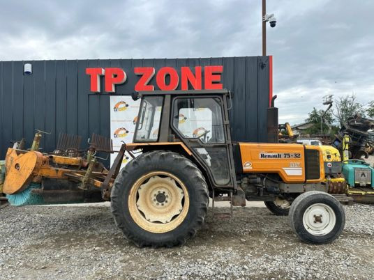 Renault TRACTEUR 75-32 à 9900 € HT - جرار: صورة 1 Renault TRACTEUR 75-32 à 9900 € HT - جرار: صورة 1