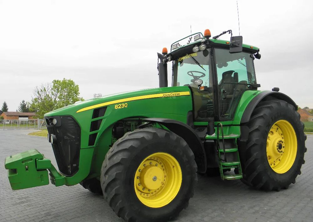 John Deere 8230 POWERSHIFT , Amortyzowna przednia os, Nie Malowany , Stan Bardzo Dobry - جرار: صورة 1 John Deere 8230 POWERSHIFT , Amortyzowna przednia os, Nie Malowany , Stan Bardzo Dobry - جرار: صورة 1