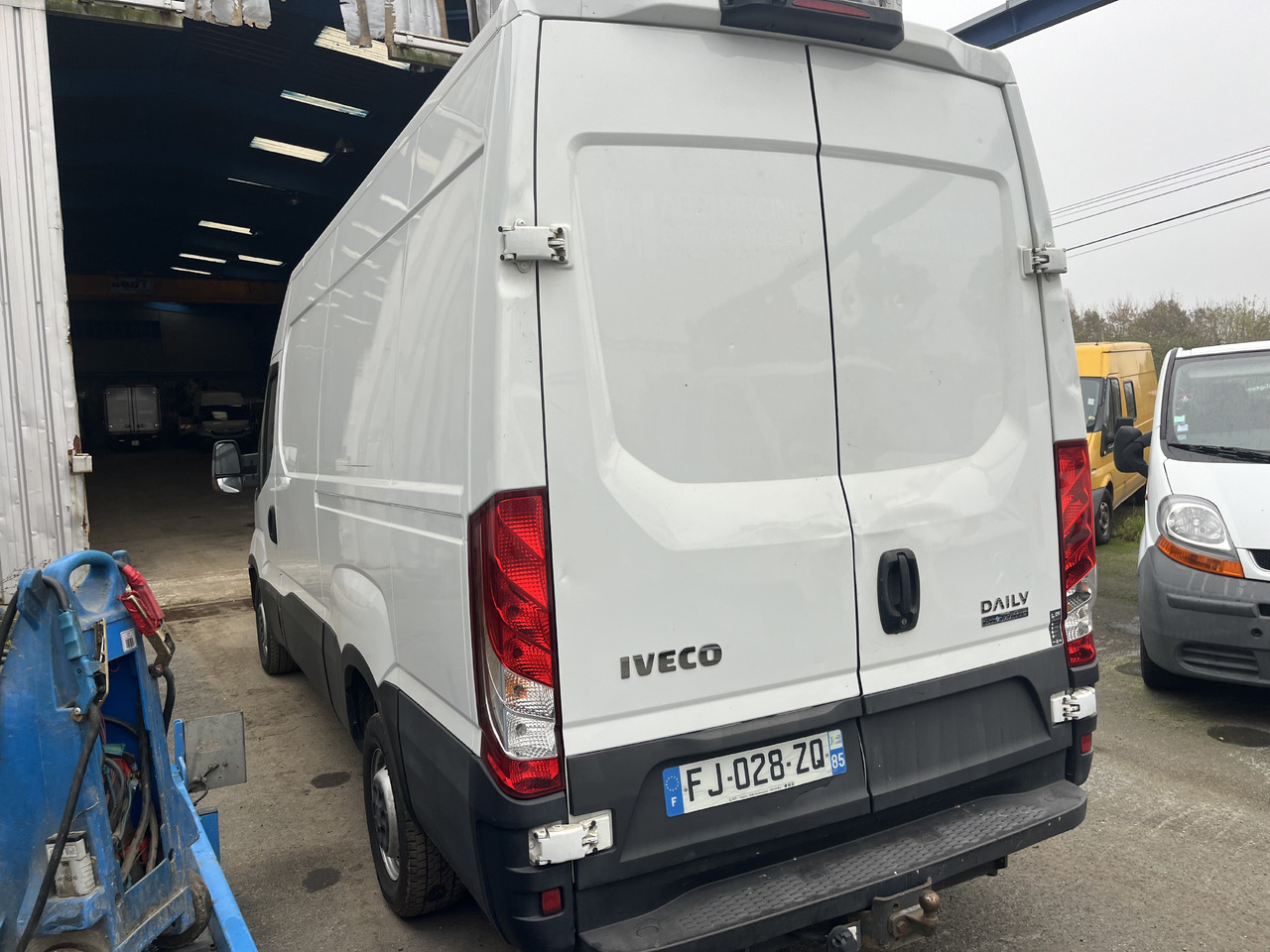 Iveco 35-180 35s18 11M3 - فان: صورة 3 Iveco 35-180 35s18 11M3 - فان: صورة 3