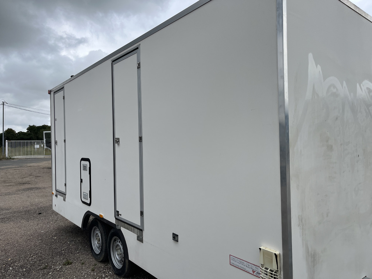 Jcr Base de vie - مقطورة سيارة: صورة 3 Jcr Base de vie - مقطورة سيارة: صورة 3