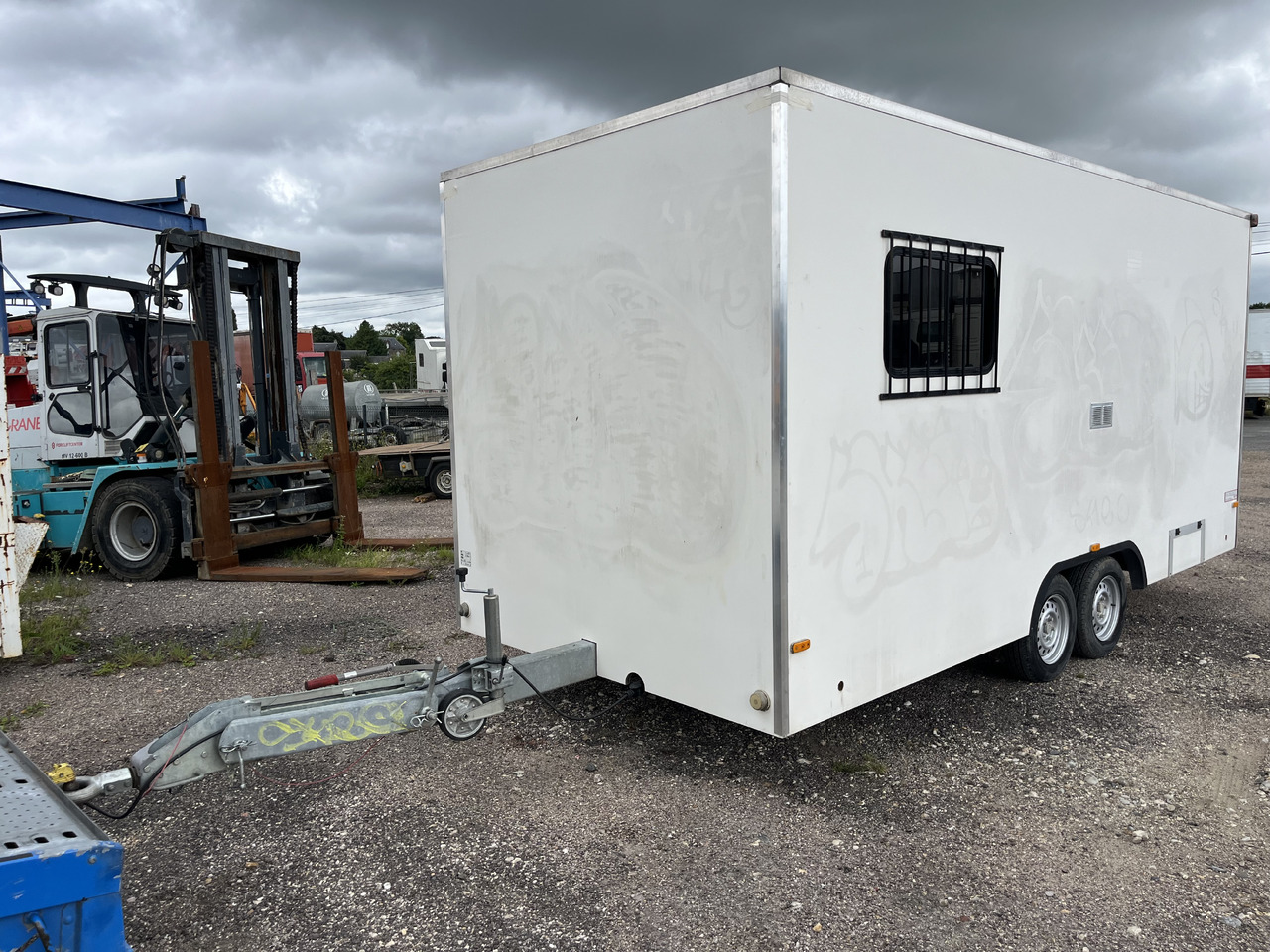 Jcr Base de vie - مقطورة سيارة: صورة 1 Jcr Base de vie - مقطورة سيارة: صورة 1