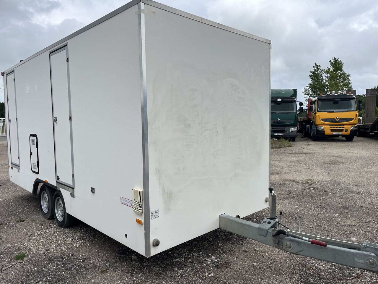 Jcr Base de vie - مقطورة سيارة: صورة 2 Jcr Base de vie - مقطورة سيارة: صورة 2