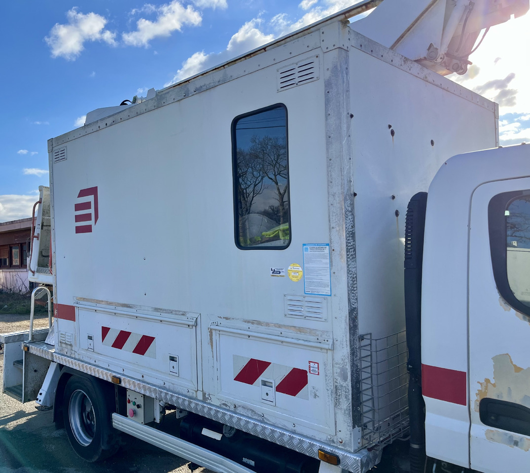 Mitsubishi Canter 7c15 - منصة تلسكوبية محمولة على شاحنة: صورة 4 Mitsubishi Canter 7c15 - منصة تلسكوبية محمولة على شاحنة: صورة 4