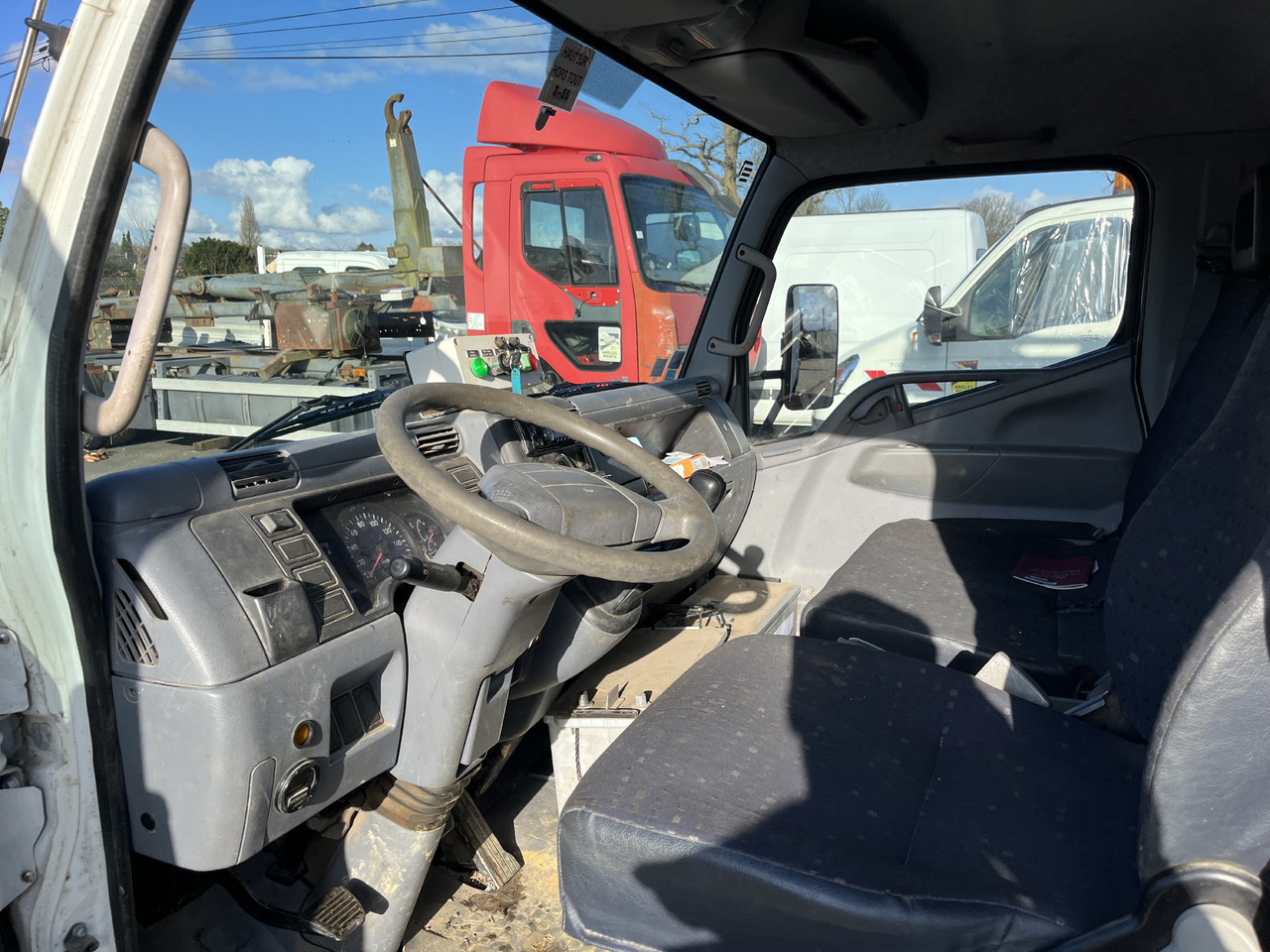 Mitsubishi Canter 7c15 - منصة تلسكوبية محمولة على شاحنة: صورة 5 Mitsubishi Canter 7c15 - منصة تلسكوبية محمولة على شاحنة: صورة 5