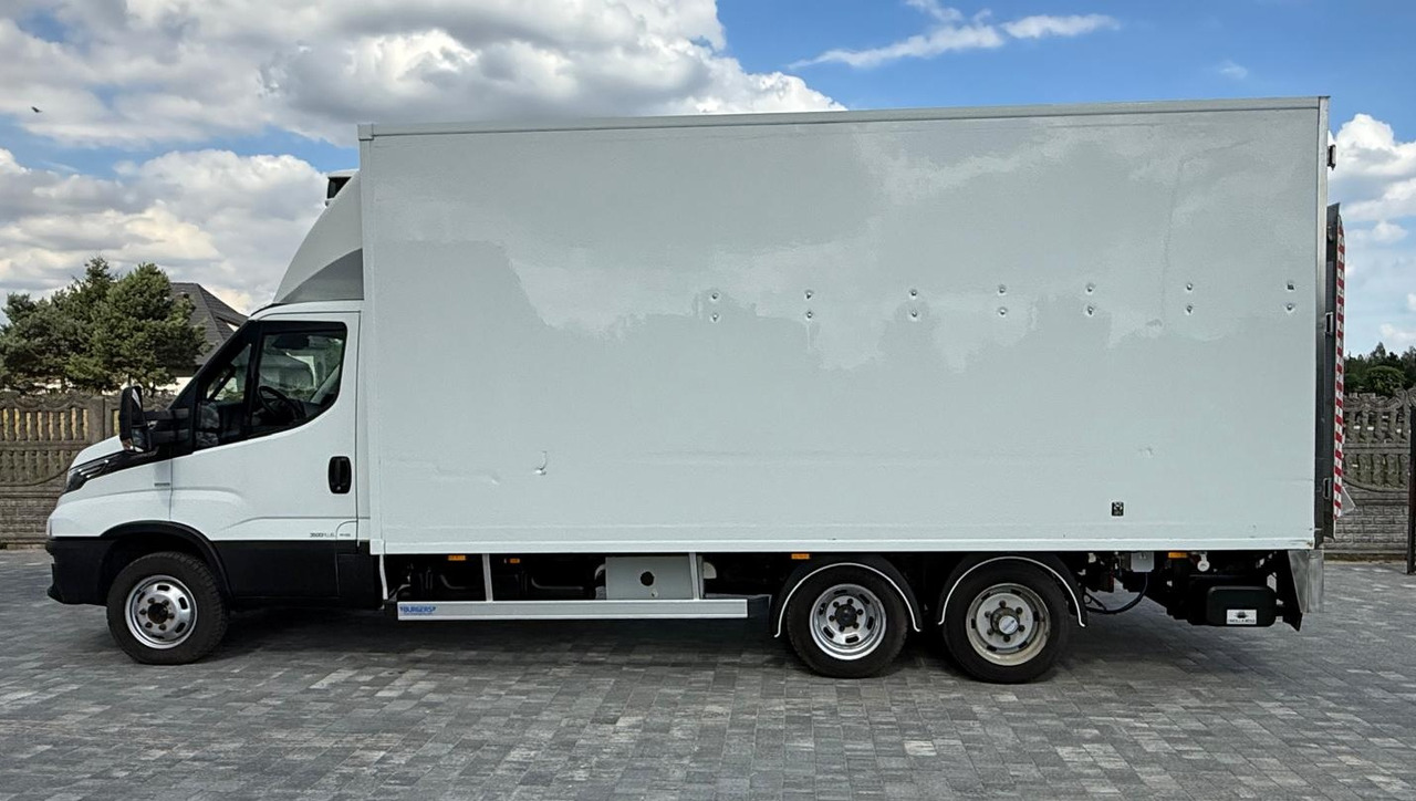 IVECO 40C18 BE COMBI – chłodnia z windą, kat. B+E, polift, 2019 rok - شاحنة مُبرّدة للتوصيل: صورة 1 IVECO 40C18 BE COMBI – chłodnia z windą, kat. B+E, polift, 2019 rok - شاحنة مُبرّدة للتوصيل: صورة 1