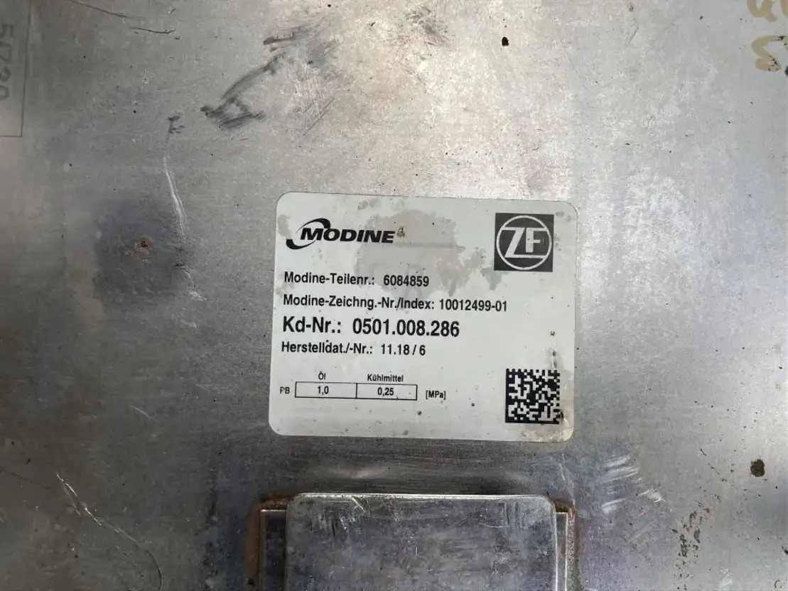 ZF ZF Ölkühler Wärmetauscher Getriebeölkühler Modine 0501.008.286 6084859 - علبة التروس و قطع الغيار - حافلة: صورة 2 ZF ZF Ölkühler Wärmetauscher Getriebeölkühler Modine 0501.008.286 6084859 - علبة التروس و قطع الغيار - حافلة: صورة 2