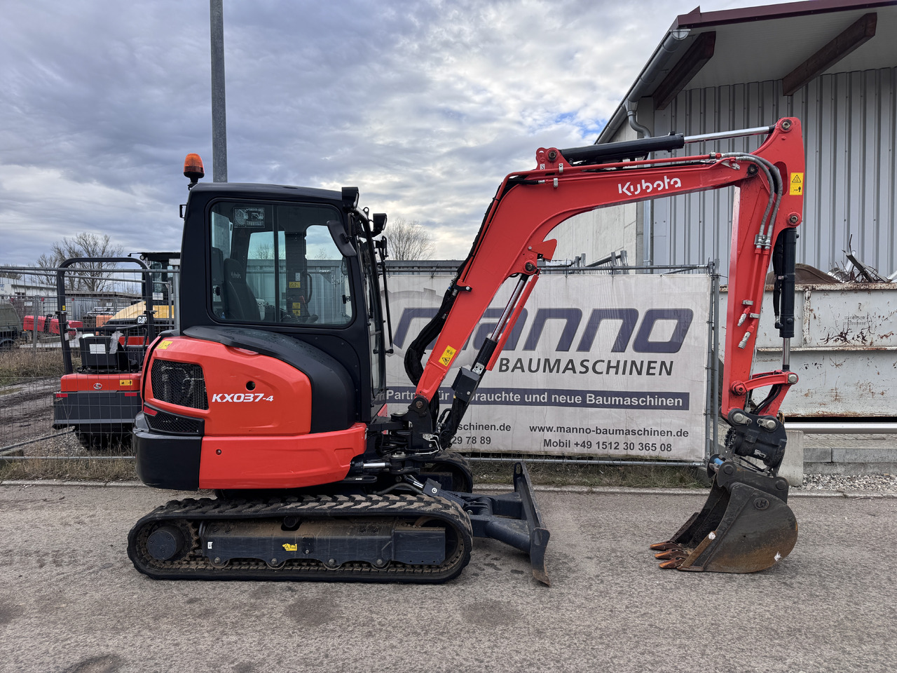 Kubota KX 037-4 - حفارة مُصَّغرة: صورة 1 Kubota KX 037-4 - حفارة مُصَّغرة: صورة 1