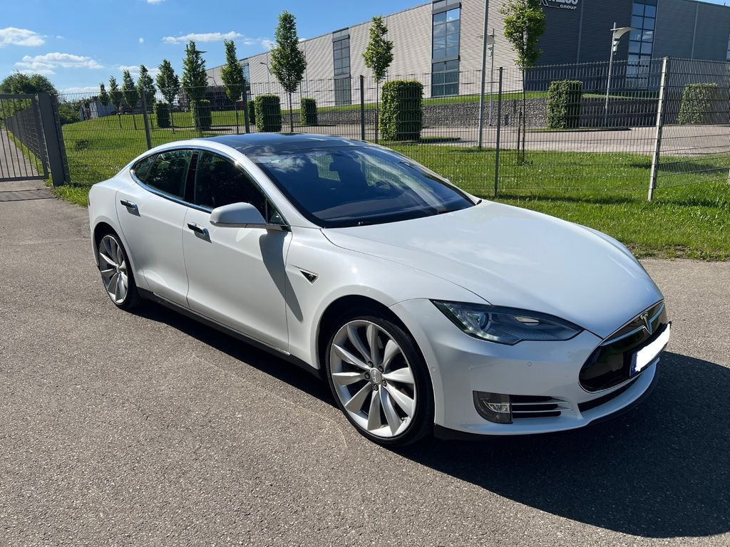 Tesla Model S 85D No free SC - سيدان: صورة 1 Tesla Model S 85D No free SC - سيدان: صورة 1