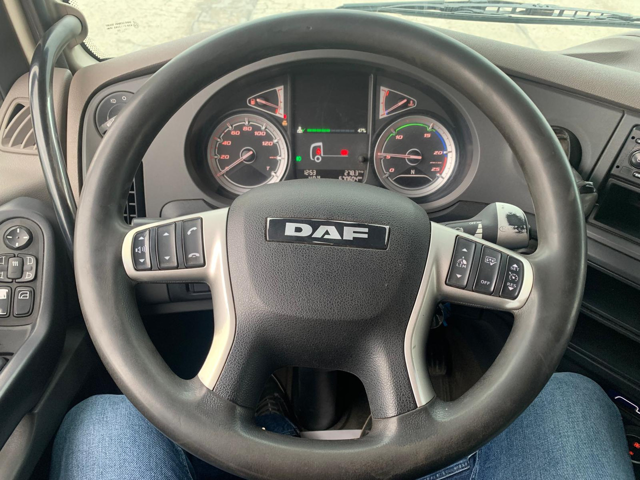 وحدة جر DAF XF480FT Push Floor Hydraulics: صورة 9