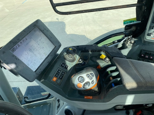 جرار CLAAS ARION 620 CEBIS: صورة 9