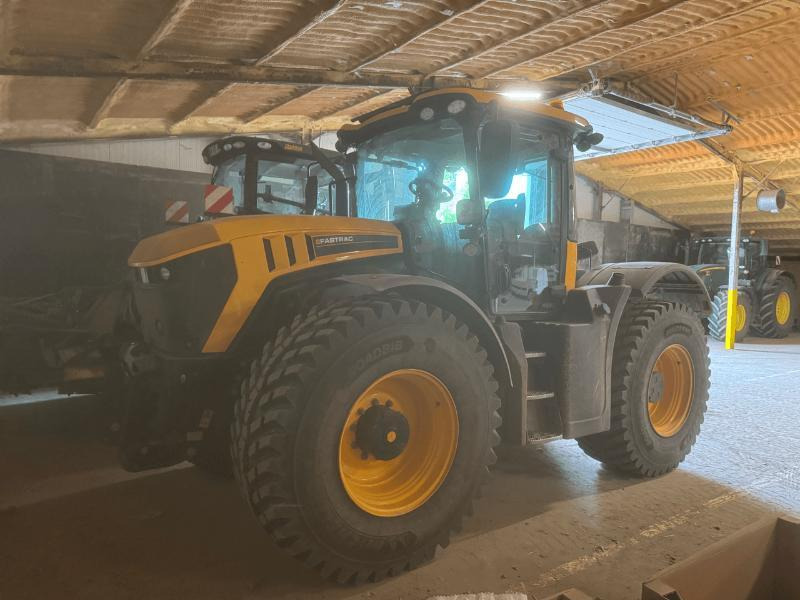 JCB FASTRAC 4220 - جرار: صورة 1 JCB FASTRAC 4220 - جرار: صورة 1