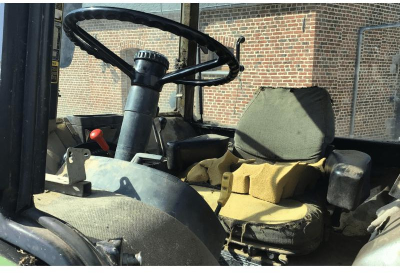 جرار JOHN DEERE 4055: صورة 7