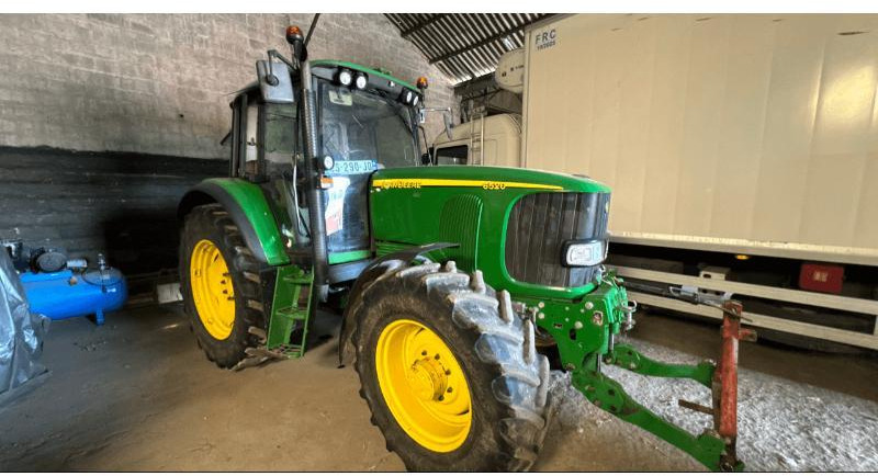 JOHN DEERE 6520 - جرار: صورة 1 JOHN DEERE 6520 - جرار: صورة 1