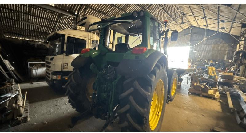 JOHN DEERE 6520 - جرار: صورة 2 JOHN DEERE 6520 - جرار: صورة 2