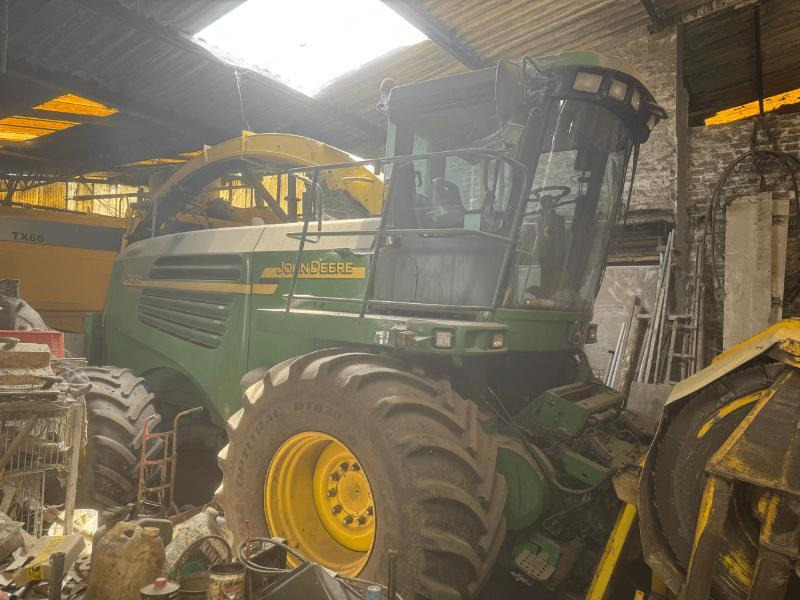 JOHN DEERE 7400 4RM - حصادة الأعلاف: صورة 1 JOHN DEERE 7400 4RM - حصادة الأعلاف: صورة 1