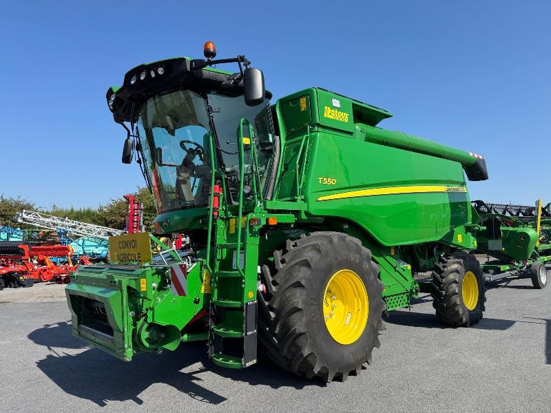 JOHN DEERE T550 - حصادة موحَّدة: صورة 1 JOHN DEERE T550 - حصادة موحَّدة: صورة 1