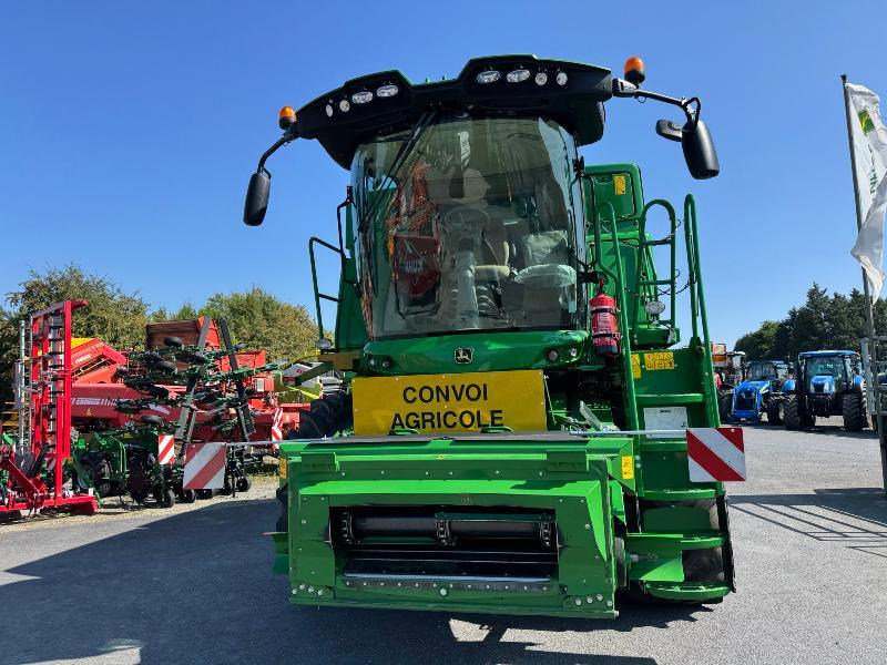 JOHN DEERE T550 - حصادة موحَّدة: صورة 2 JOHN DEERE T550 - حصادة موحَّدة: صورة 2
