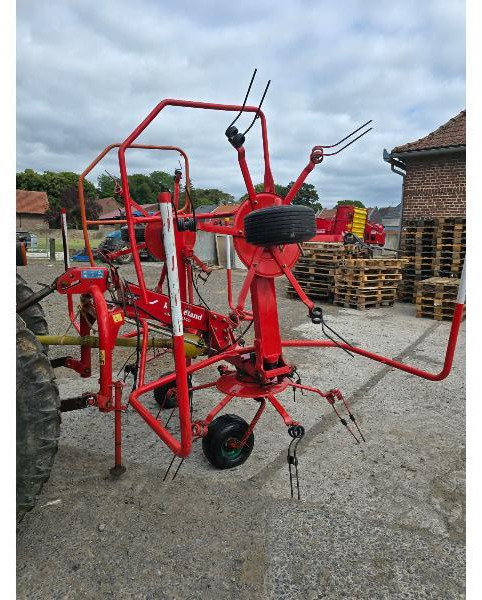 KVERNELAND 8046 - آلة تيبيس العشب/ آلة جمع العشب: صورة 1 KVERNELAND 8046 - آلة تيبيس العشب/ آلة جمع العشب: صورة 1