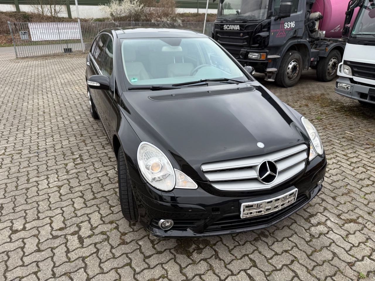 Mercedes-Benz R - سيارة دفع رباعي: صورة 5 Mercedes-Benz R - سيارة دفع رباعي: صورة 5
