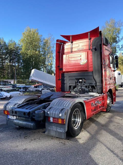 Mercedes-Benz 1832 Mega Space Cabin CLEAN - وحدة جر: صورة 4 Mercedes-Benz 1832 Mega Space Cabin CLEAN - وحدة جر: صورة 4