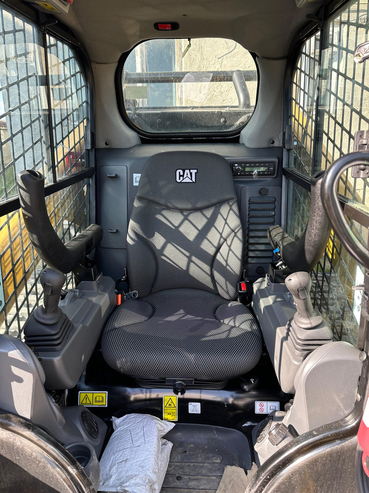 CATERPILLAR 299 D3 XE Mini track loader - اللودر المجنزر صغير: صورة 4 CATERPILLAR 299 D3 XE Mini track loader - اللودر المجنزر صغير: صورة 4