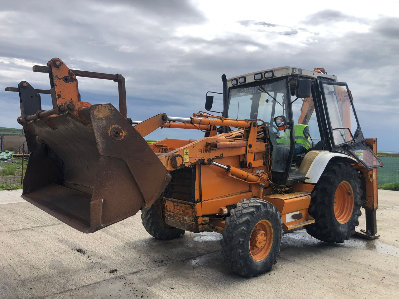 CATERPILLAR 428 C TERRACING EQUIPMENT BULLDOEXCAVATOR - جرافة حفار: صورة 1 CATERPILLAR 428 C TERRACING EQUIPMENT BULLDOEXCAVATOR - جرافة حفار: صورة 1