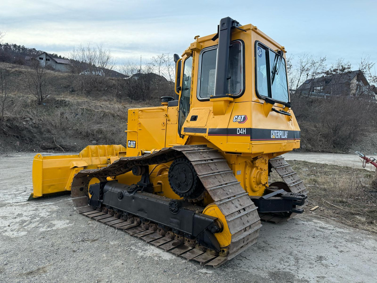 CATERPILLAR D4H BULLDOZER - جرافة: صورة 4 CATERPILLAR D4H BULLDOZER - جرافة: صورة 4