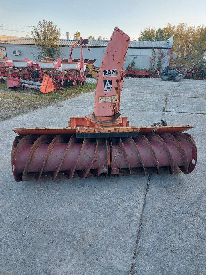 Freza zapada/Snow blower Assaloni pentru Buldoexcavator/Bobcat/Incatcator frontal - منفاخ الثلج - آلات البناء: صورة 1 Freza zapada/Snow blower Assaloni pentru Buldoexcavator/Bobcat/Incatcator frontal - منفاخ الثلج - آلات البناء: صورة 1