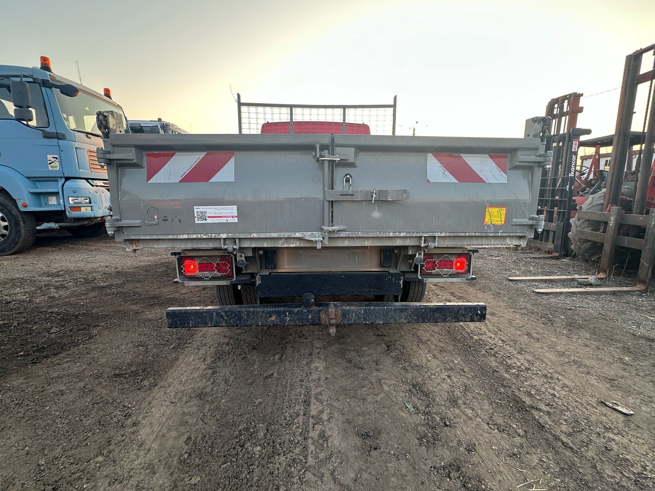 Iveco Daily Van - قلاب صغير: صورة 4 Iveco Daily Van - قلاب صغير: صورة 4