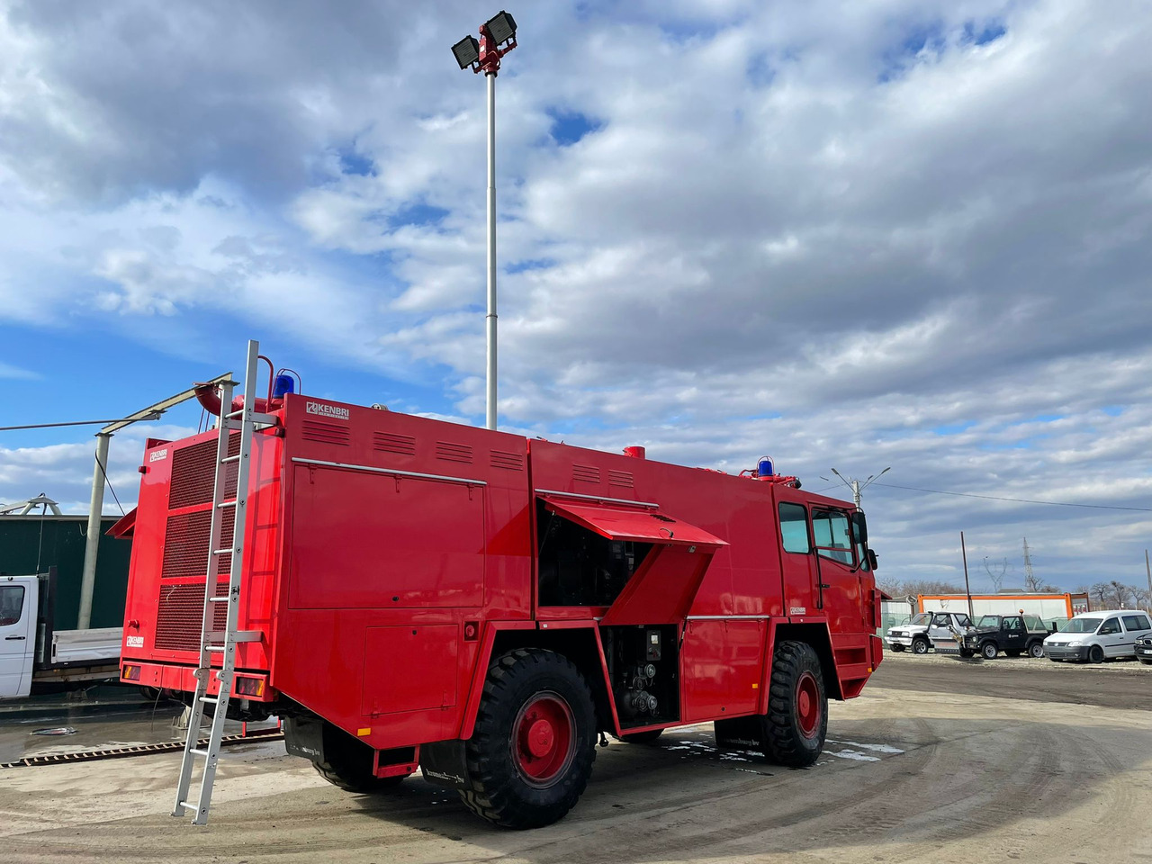 KRONENBURG K45 FIRE TRUCK - سيارة إطفاء: صورة 5 KRONENBURG K45 FIRE TRUCK - سيارة إطفاء: صورة 5