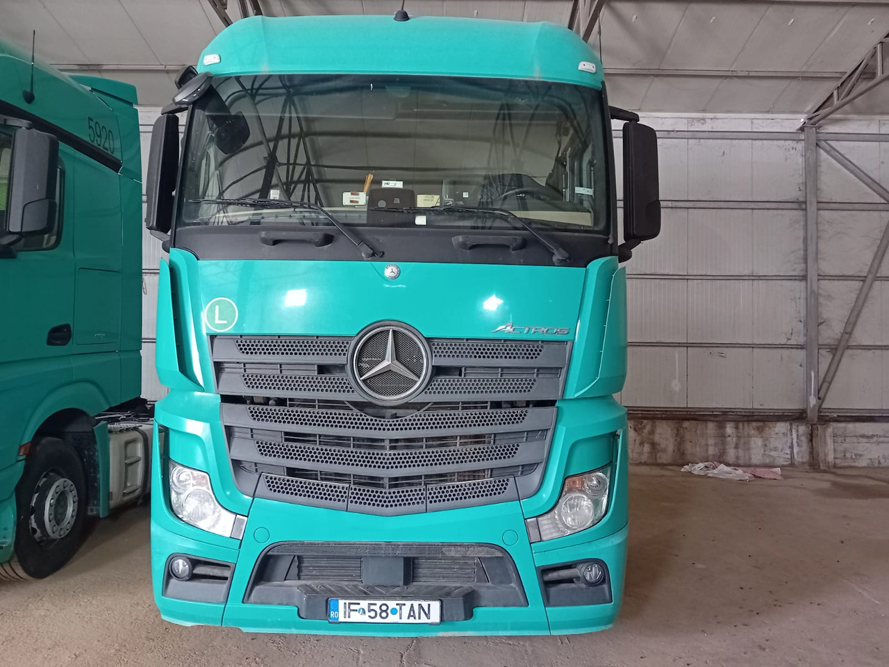 Mercedes-Benz Actros 18.45 - وحدة جر: صورة 3 Mercedes-Benz Actros 18.45 - وحدة جر: صورة 3