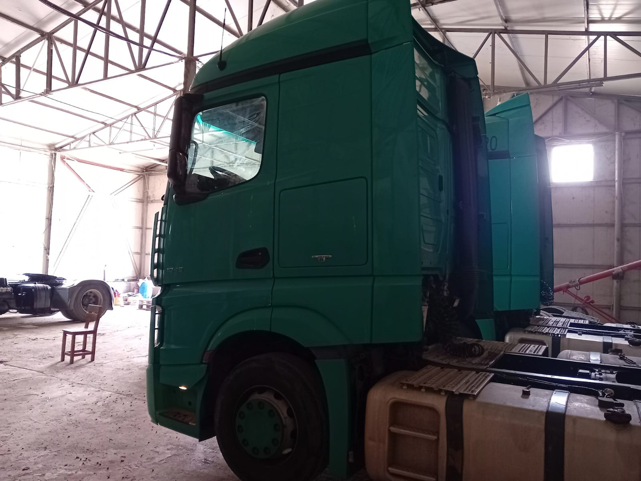 Mercedes-Benz Actros 18.45 - وحدة جر: صورة 4 Mercedes-Benz Actros 18.45 - وحدة جر: صورة 4