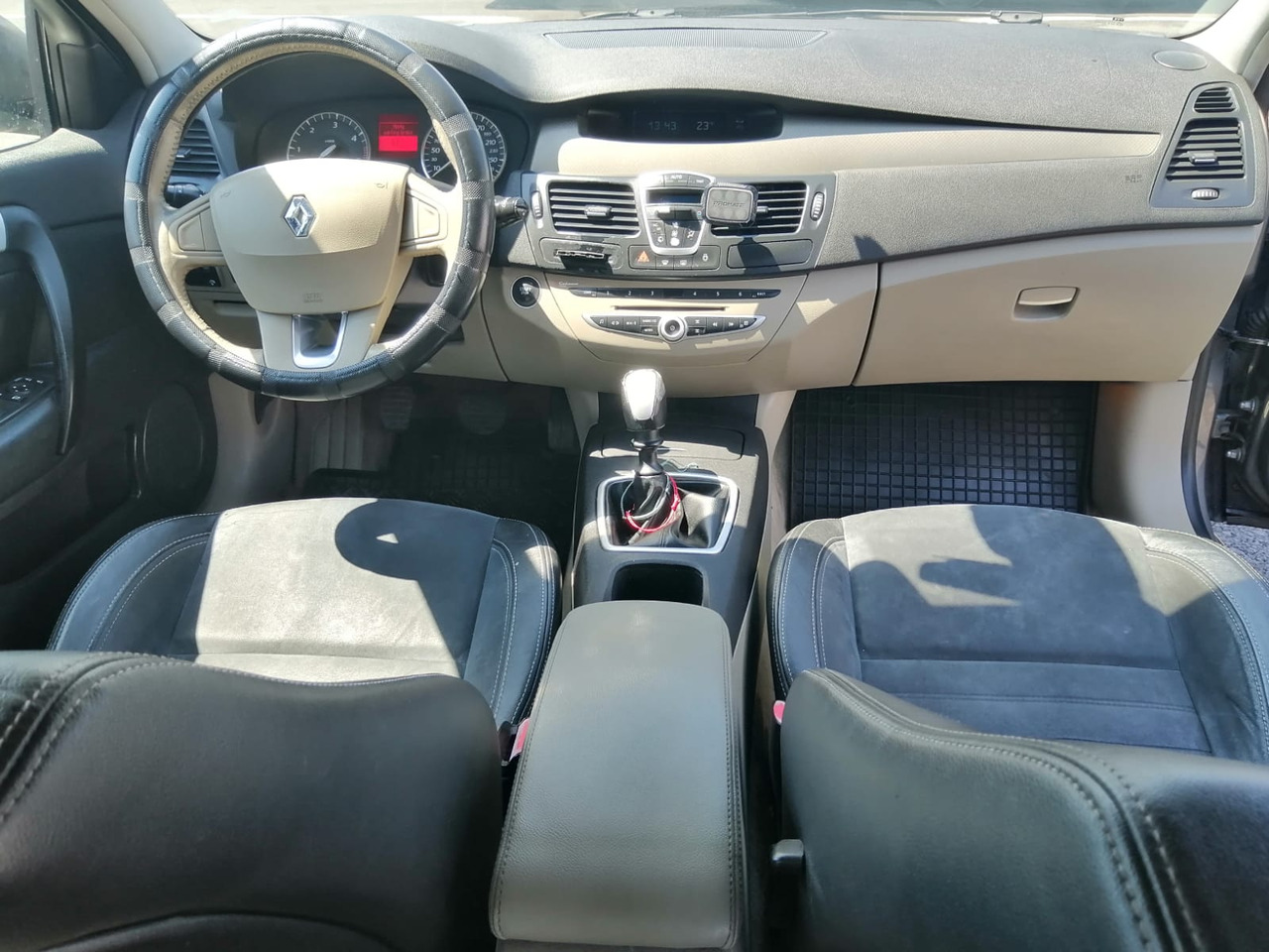 RENAULT LAGUNA 3 HATCHBACK - سيارة: صورة 5 RENAULT LAGUNA 3 HATCHBACK - سيارة: صورة 5